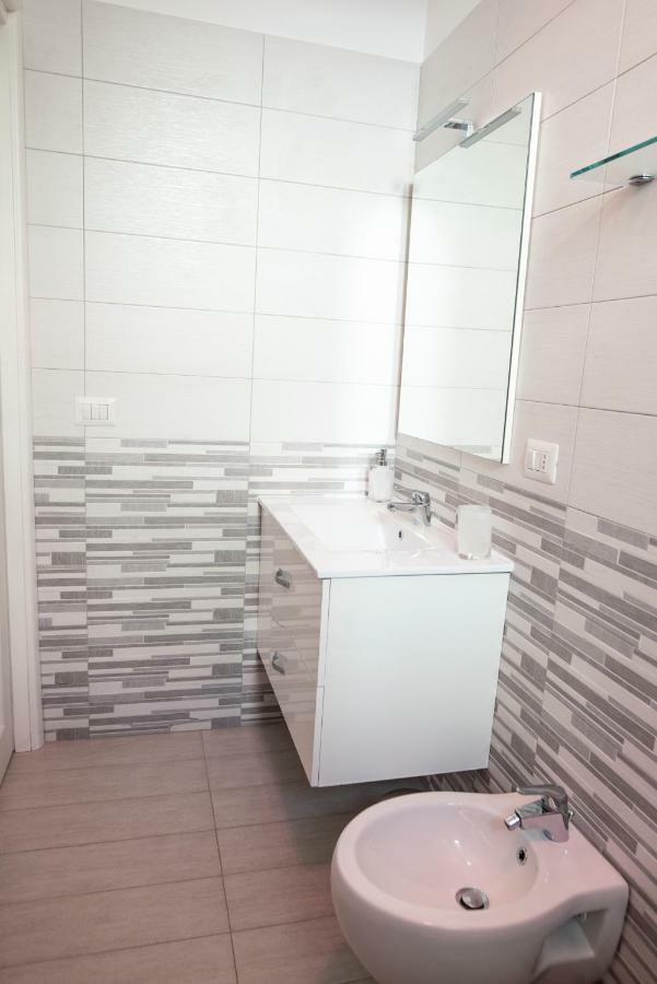 Finestra Sul Porto Apartment Bari Exterior photo